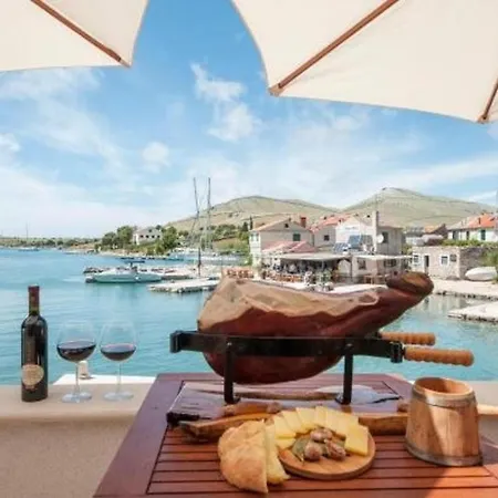 Holiday Queen Of Kornati - Two Bedroom With Sea View *